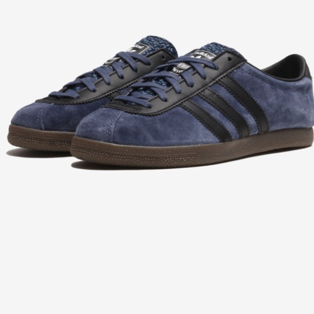 Adidas LONDON sneakers. Sold out/hard to find. NEW WITH BOX. Size 6 in women’s!